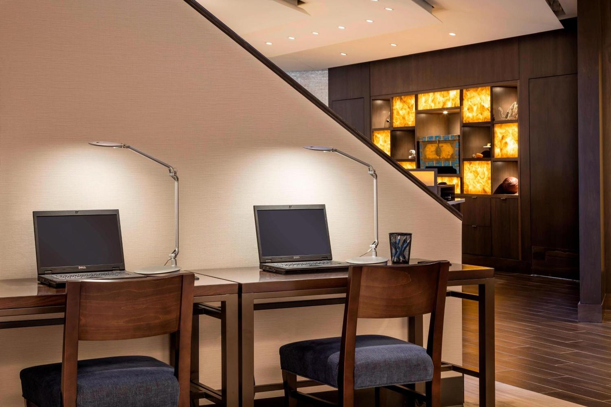 Four Points By Sheraton Norwood Conference Center Eksteriør billede